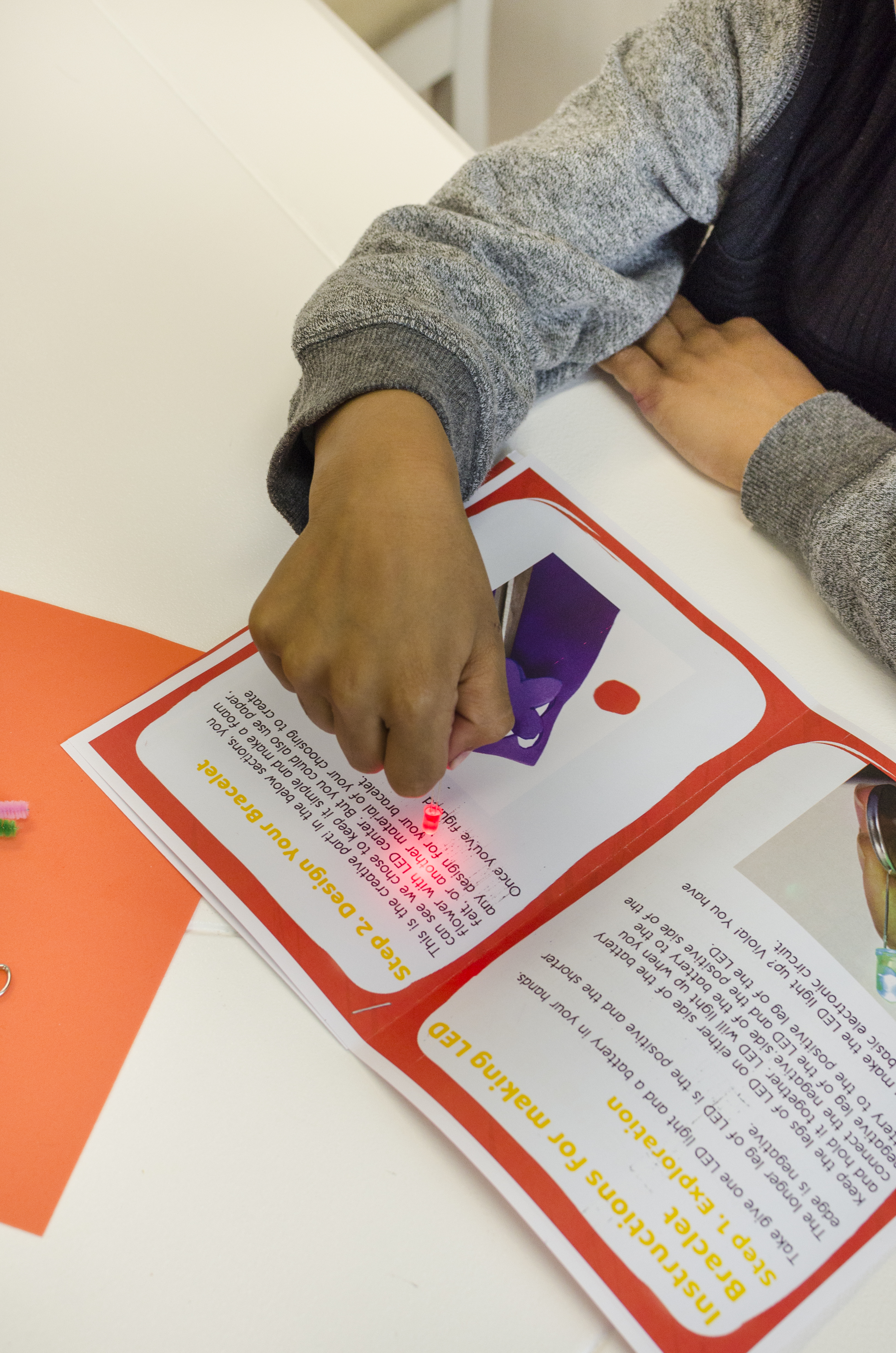Electronic Circuits Box - Image 9
